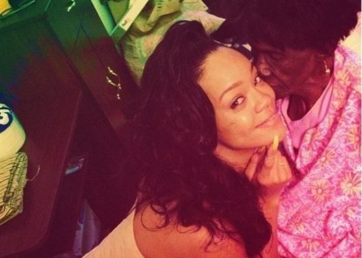 Rihanna llora la muerte de su abuela… Estaba enferma de cáncer