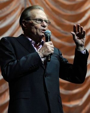 Larry King regresa a la televisión en canal de Carlos Slim