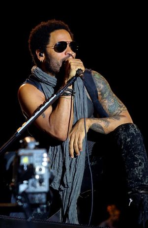 Lenny Kravitz atrae a niños, jóvenes y mayores
