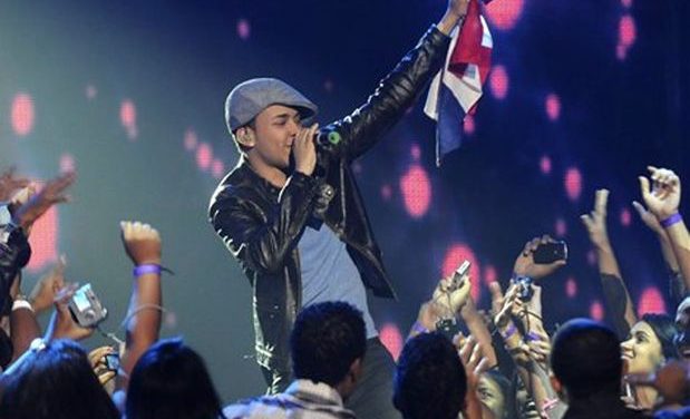 Prince Royce arrasa con ocho galardones en Premios Juventud