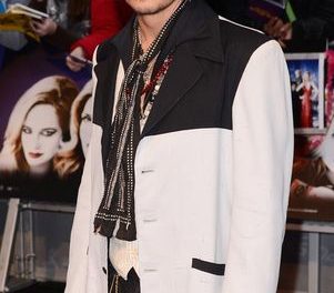 Johnny Depp domina al caballo de ‘El Llanero Solitario’
