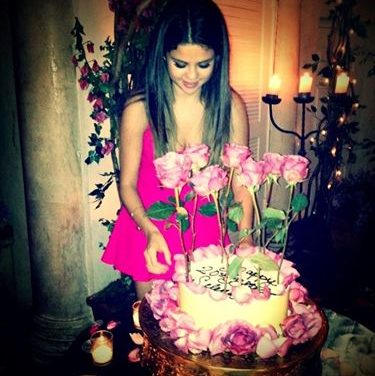 SELENA GOMEZ DISFRUTA DE LA MEJOR FIESTA DE CUMPLEAÑOS DE SU VIDA