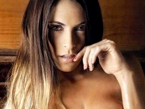 Coty Alvarez en un infartante Topless para la revista Maxim Agosto 2012 (+Fotos)