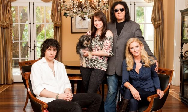Gene Simmons en el mágico mundo de Elvis