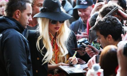 Guardaespaldas de Lady Gaga agrede a fanático