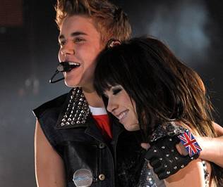 JUSTIN BIEBER EMOCIONADO POR ÁLBUM DE CARLY RAE JEPSEN