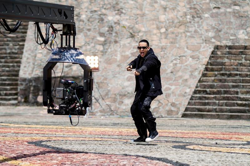 Daddy Yankee Le Regala a sus Fans un Sneak Peak de Limbo (+Video Behind-the-Scenes)