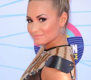 Demi Lovato lamenta haberse tatuado 12 veces