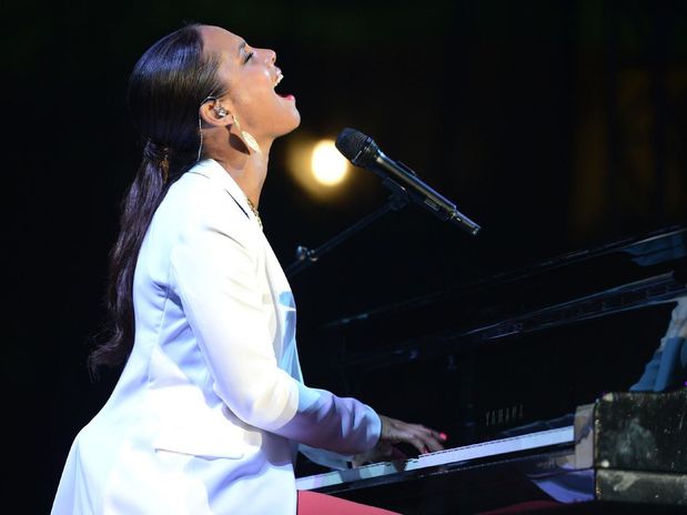 ALICIA KEYS ENCIENDE LA MECHA DE SU NUEVO PROYECTO GIRL ON FIRE