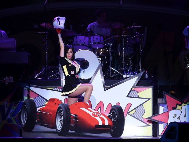 Katy Perry reaparece en escenario del Grand Prix de Singapur