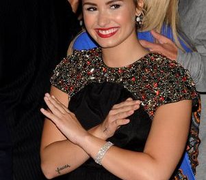 Demi Lovato defiende a Kate Middleton por falso embarazo