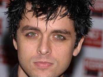 Vocalista de Green Day es hospitalizado de emergencia