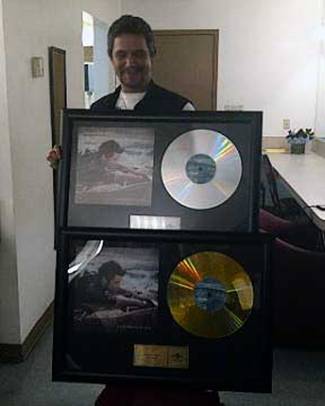 »La Música No Se Toca» de Alejandro Sanz, alcanza Disco de Oro en Venezuela (+Video Epk)