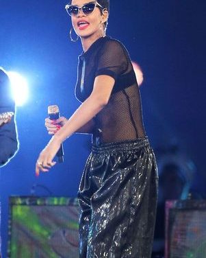 »Talk That Talk» de Rihanna es el CD más pirateado en 2012