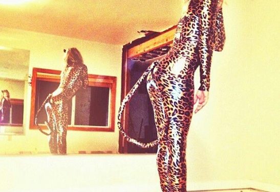 Fergie muy sexy con este traje de Halloween