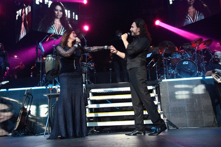 Marco Antonio Solís y Myriam Hernández cantan a dúo en concierto