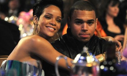 Rihanna, la masoquista #VenenitoExpress Por @YurbyCalderon