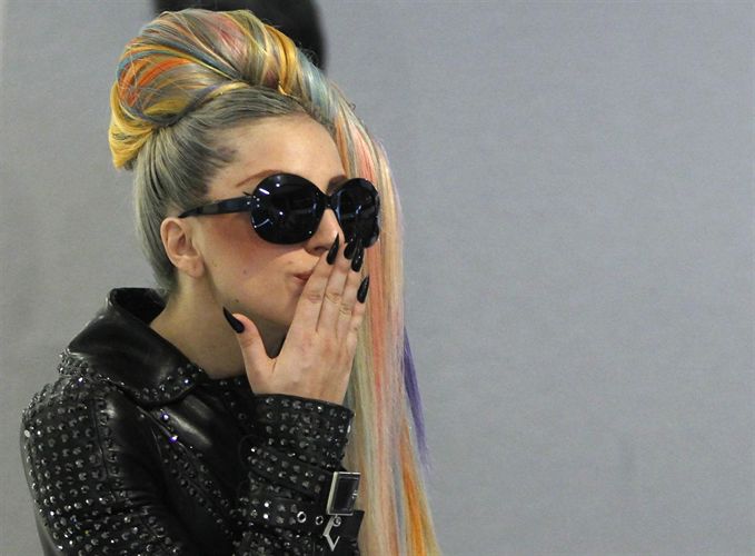 Lady Gaga visita de sorpresa a Julian Assange en la embajada de Ecuador en Londres