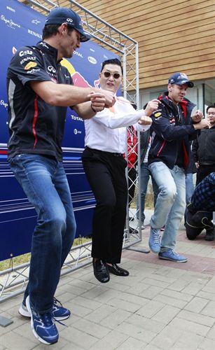 El rapero Psy lleva su éxito ‘Gangnam Style’ al GP de Corea, Vettel y Webber bailaron el single