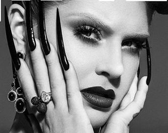 Kelly Osbourne muestra su lado más gótico en la revista ‘Fault’