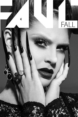 Kelly Osbourne muestra su lado más gótico en la revista ‘Fault’