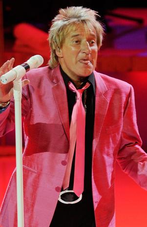 Rod Stewart confiesa que consumió cocaína vía anal