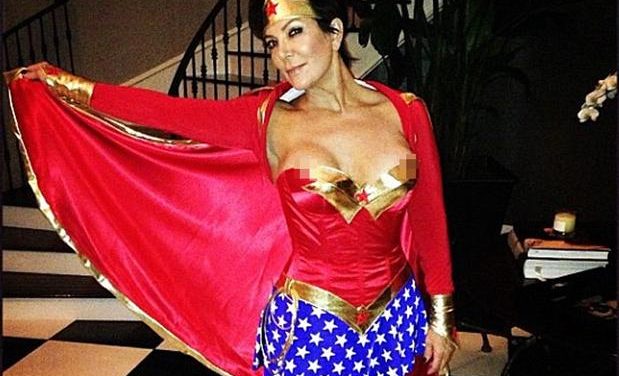 Mamá de Kim Kardashian enseña de más en Instagram