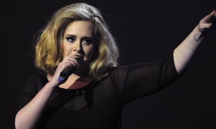 Adele gana el premio a la Canción del Año en EEUU por «Rolling In The Deep»