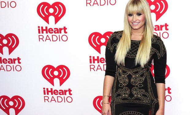 Demi Lovato rechaza una muñeca Barbie que le regaló un fan