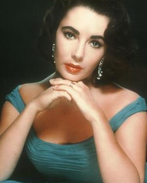 Biografía de Liz Taylor revela romances con Kennedy y Reagan
