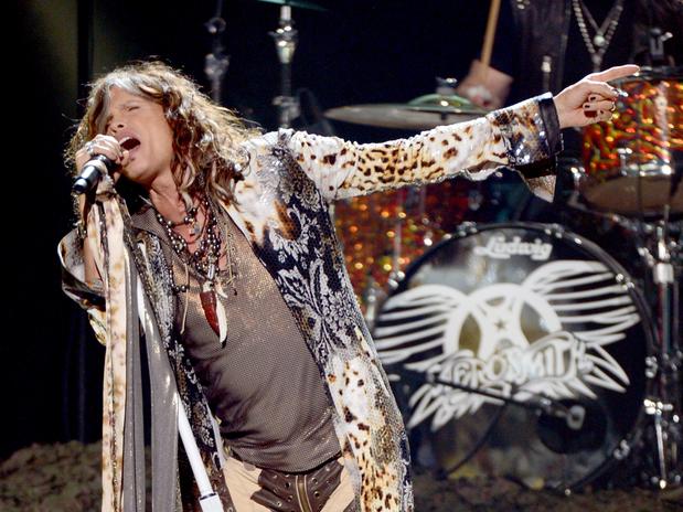 Steven Tyler cree que pelea entre Mariah y Nicki es falsa