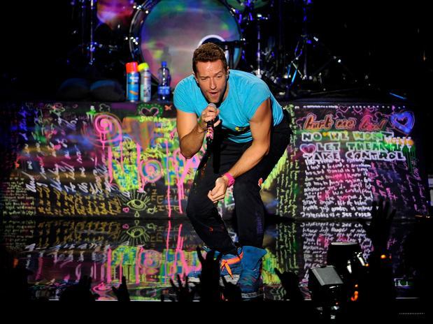 Coldplay estrena videoclip del sencillo »Hurts Like Heaven»