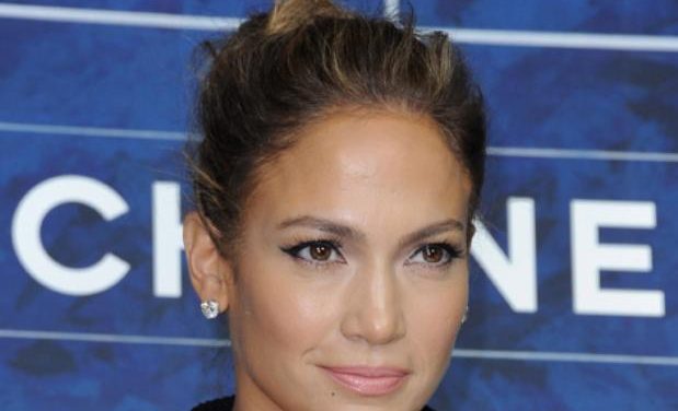 Romance de JLo preocupa a su madre
