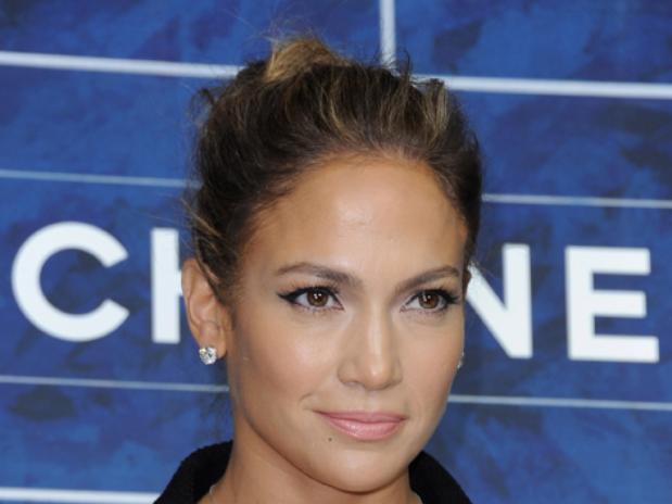 Romance de JLo preocupa a su madre