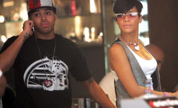 Chris Brown, abandonado por su novia y de vuelta con Rihanna