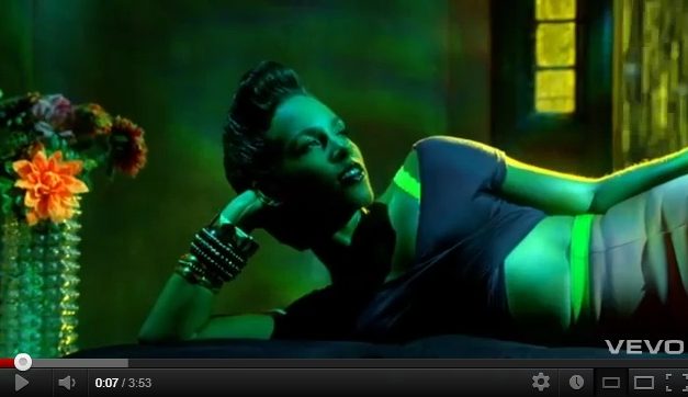 ALICIA KEYS ESTRENA EL VIDEO »GIRL ON FIRE» (+Video)