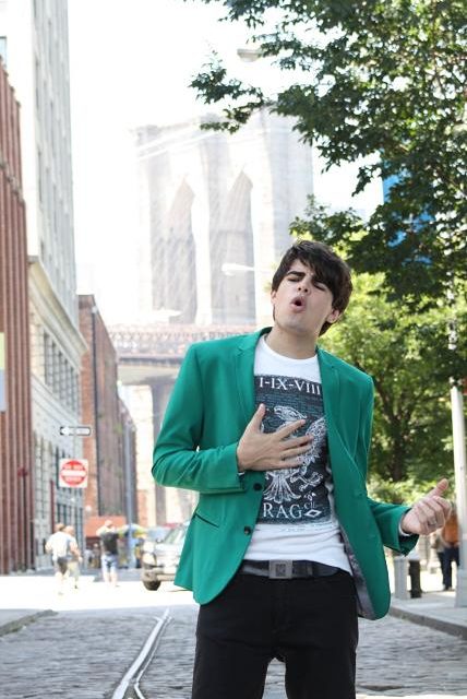 Jonathan Moly firma contrato con Top Stop Music