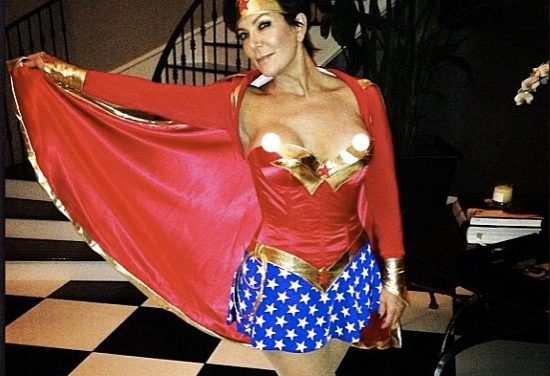 Madre de Kim Kardashian publica foto de sus pezones de casualidad