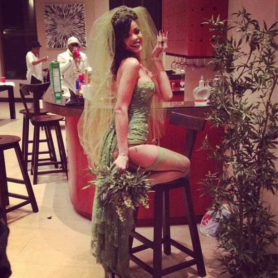 Rihanna se vistió como la novia marihuana