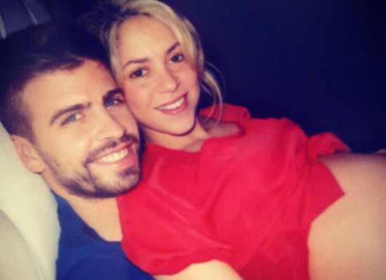 Shakira publica tierna foto de su feliz embarazo junto a Piqué