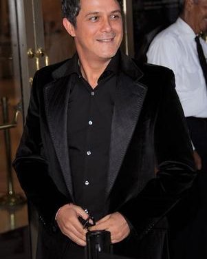 Alejandro Sanz recibe un disco de oro en Hollywood