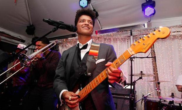 Bruno Mars anticipará tres temas más de su nuevo álbum, »Unorthodox Jukebox»