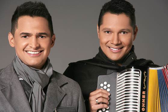 Jorge Celedón y Jimmy Zambrano son los invitados de honor en primera fila de Cristian Castro