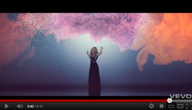 Kelly Clarkson lanza el Videoclip de »Catch my Breath»(+Video)
