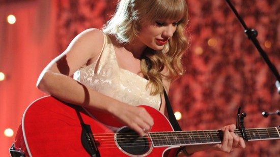 Taylor Swift confiesa que cada vez hay más personas acechándola