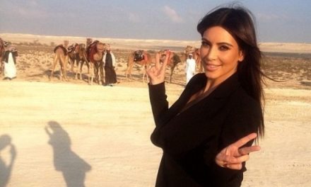 Kim Kardashian es rechazada por musulmanes en su visita al Medio Oriente