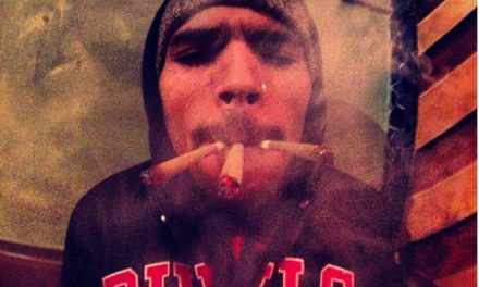Chris Brown se disculpa por fotos suyas fumando marihuana