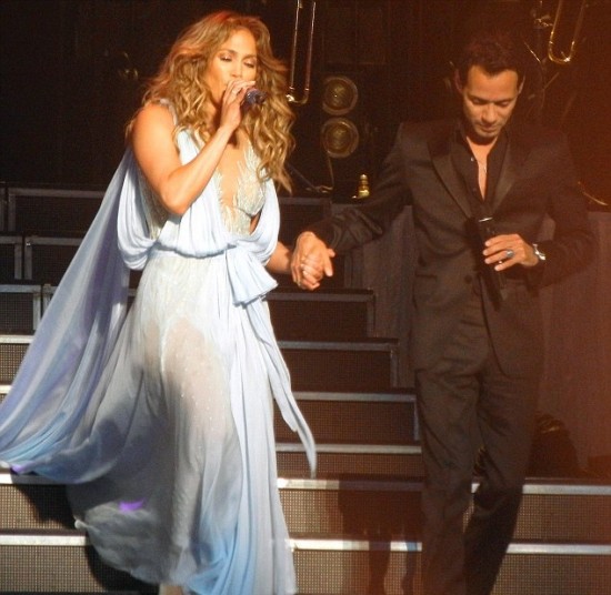 Jennifer Lopez y Marc Anthony tuvieron amistoso encuentro en escenario (+Fotos)