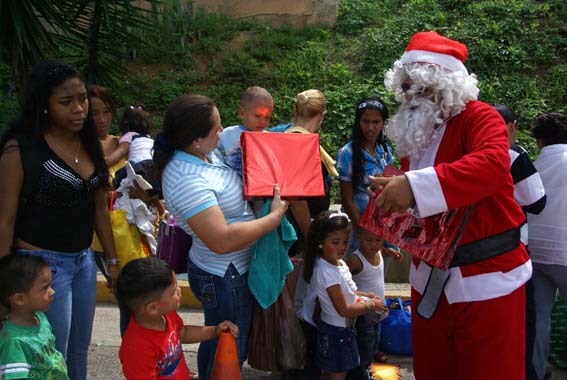 A regalar sonrisas en Navidad con la Fundación Dale la Mano a tu Par
