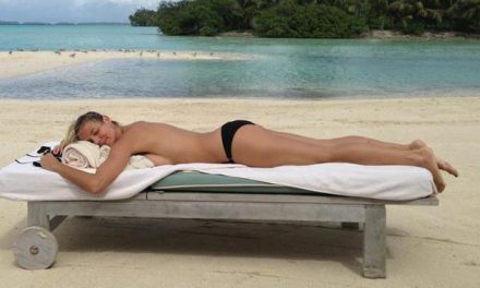 Heidi Klum comparte en Twitter fotografía en topless